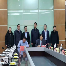 Huang Bo, Secretary of the Guanling County Party Committee, led relevant departments to attend the East West Cooperation Symposium in Chengyang, Qingdao